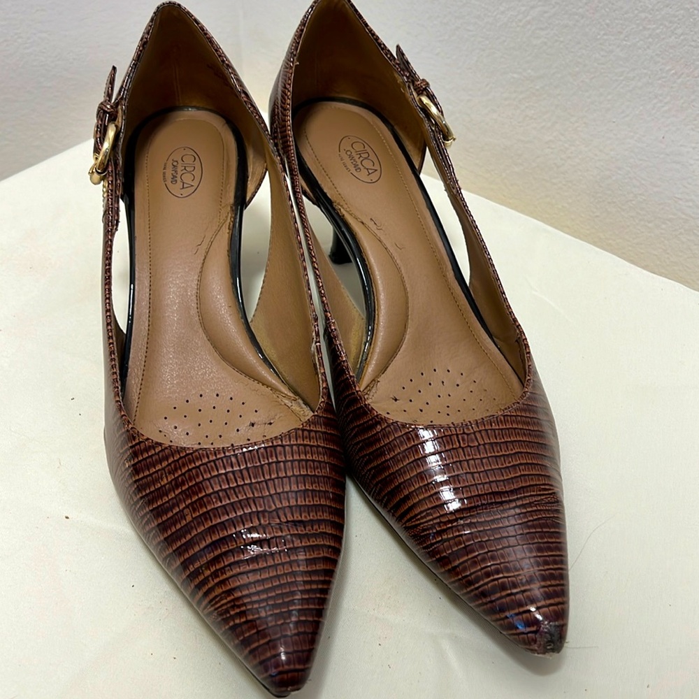 JOAN AND DAVID LUXE textured kitten heels